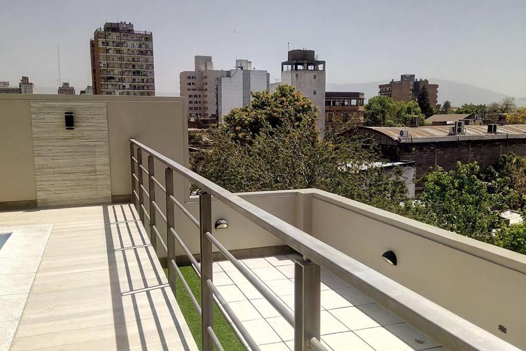 Terraza del edificio con vistas de San Miguel de Tucumán